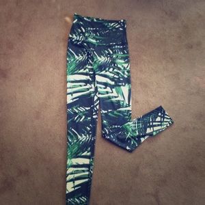 Beyond Yoga high waisted lux print Small leggings